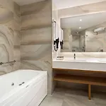 Ramada By Wyndham Nilufer Otel 4*