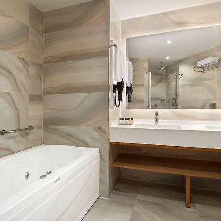 Ramada By Wyndham Nilufer Готель 4*