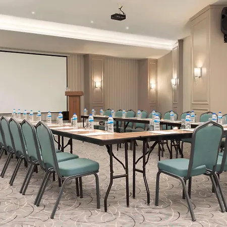 فندق Ramada By Wyndham Nilufer بورصة