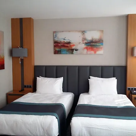 Готель Ramada By Wyndham Nilufer