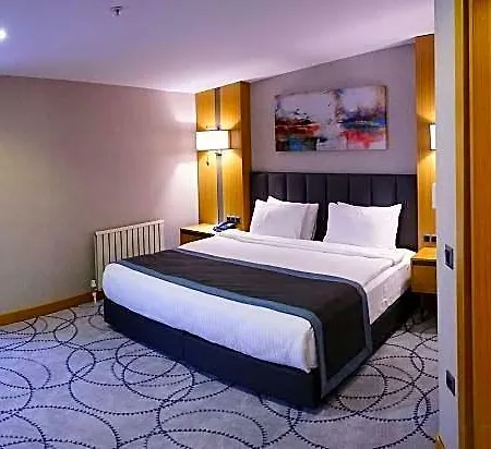 Ramada By Wyndham Nilufer 4* بورصة