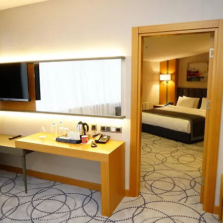 Ramada By Wyndham Nilufer Готель Бурса