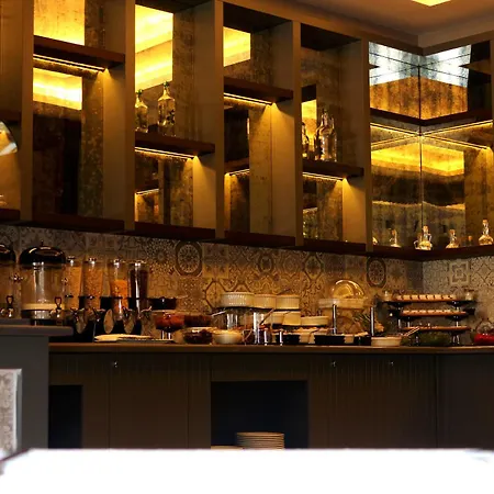 Готель Ramada By Wyndham Nilufer