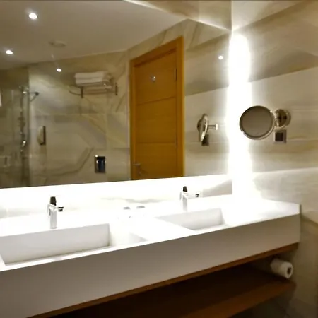 Ramada By Wyndham Nilufer Готель Бурса