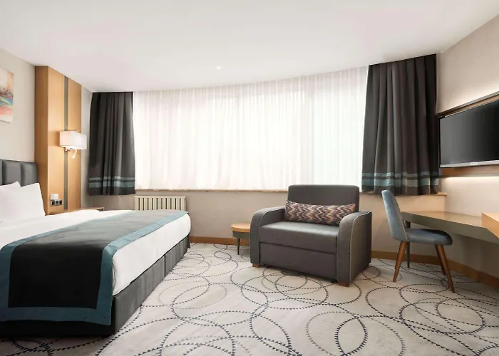 Ramada By Wyndham Nilufer Hotel 4*