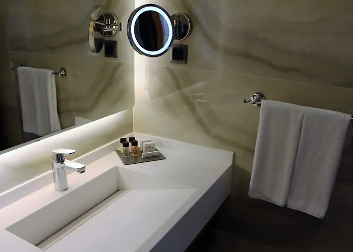 Ramada By Wyndham Nilufer Hotel 4*